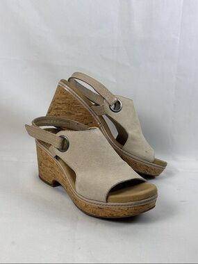 Clarks Women's Giselle Loop Wedge Sandal Beige Size 8 1/2 M